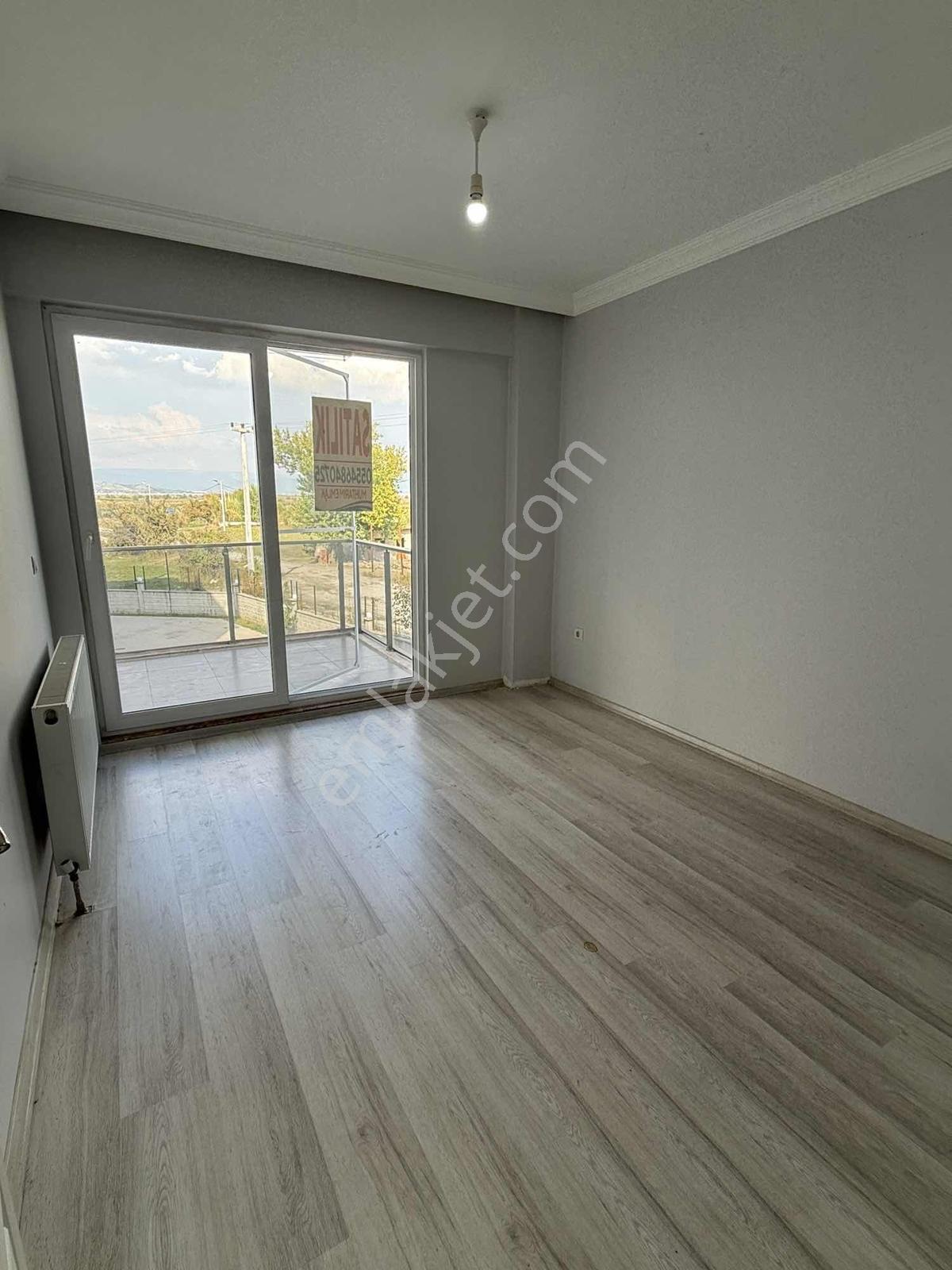 Muhtarım Emlaktan Rıza Akça Sitesinde Satılık Daire — fotoğraf 3
