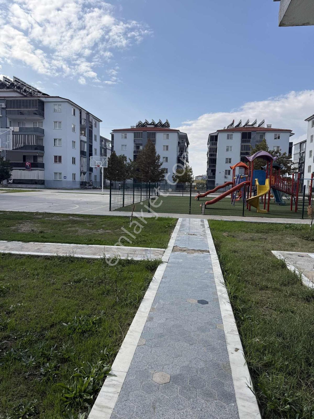 Muhtarım Emlaktan Rıza Akça Sitesinde Satılık Daire — fotoğraf 13