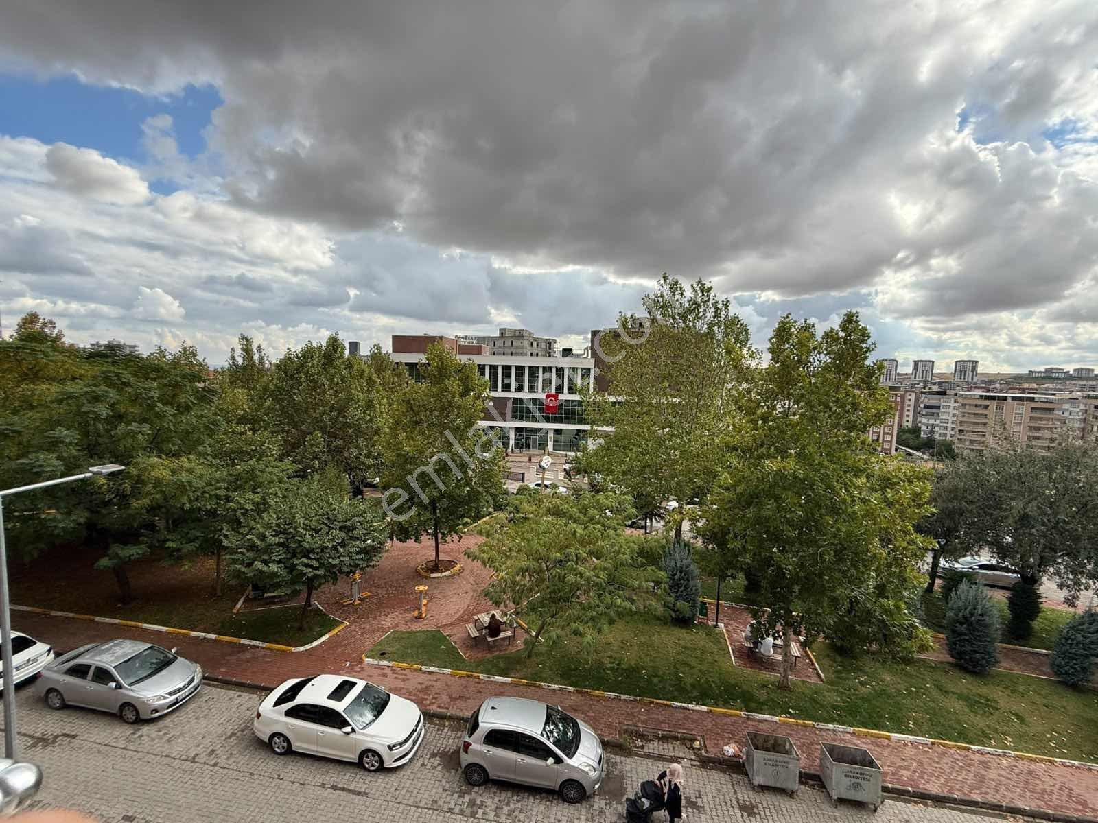 Goldev'den Akbayır'da Önü Park Cepheli 3+1 Ara Kat Bakımlı Daire — fotoğraf 12