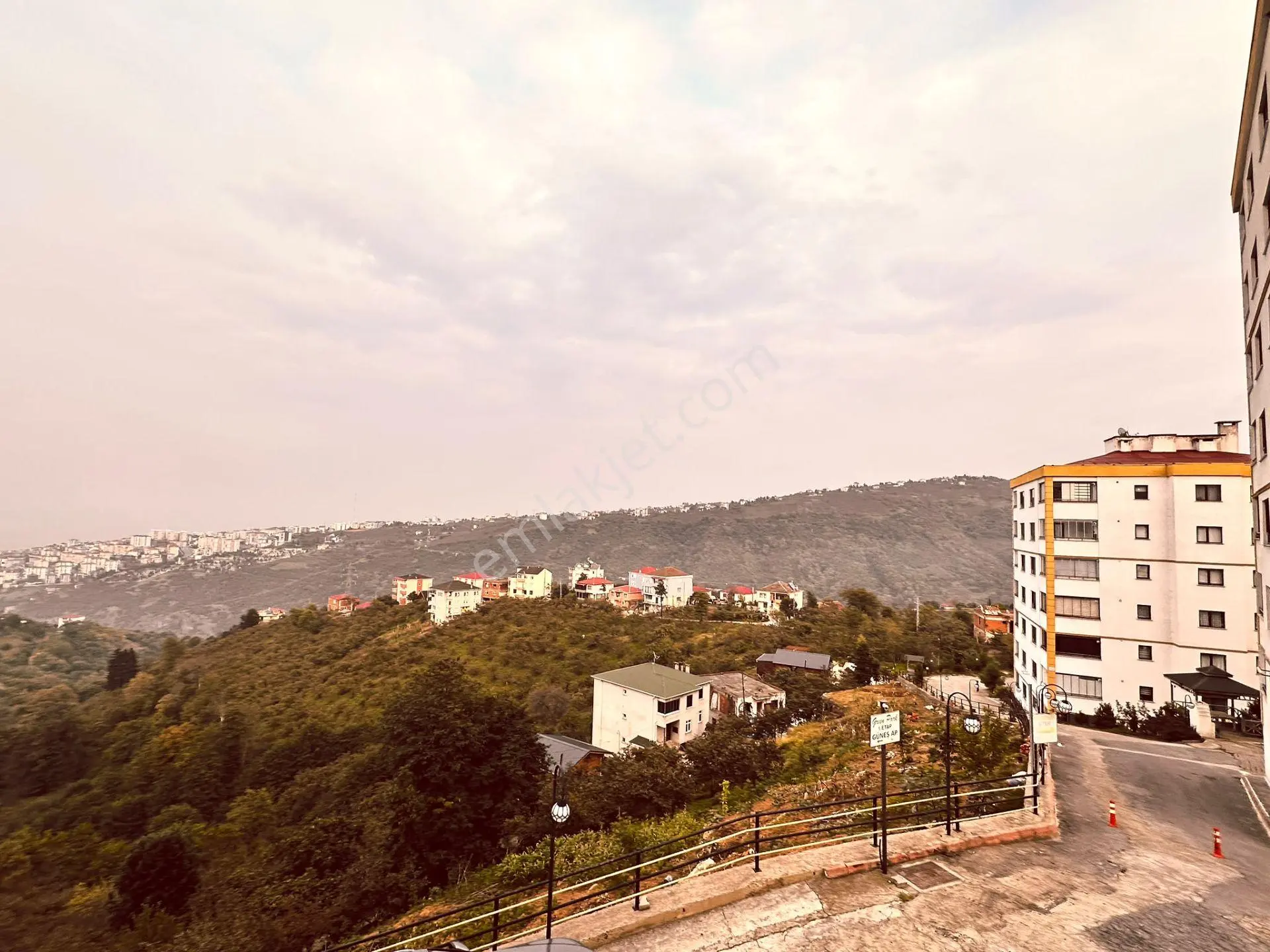 Trabzon Çukurçayır Da Satılık 1+1 Daire — fotoğraf 19