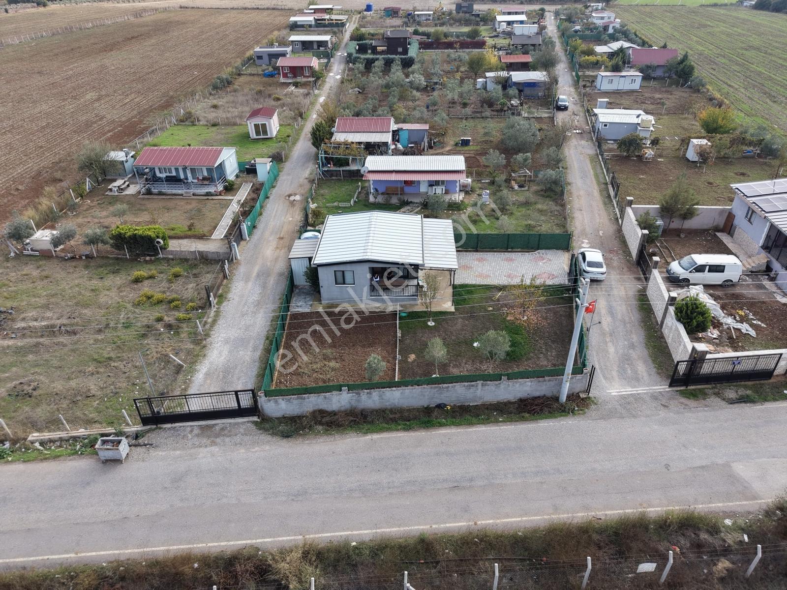 Q'Zenden Köye Ve Menderese 5 Dk Mesafe 2+1 Evi Olan 500 M2 Bahçe