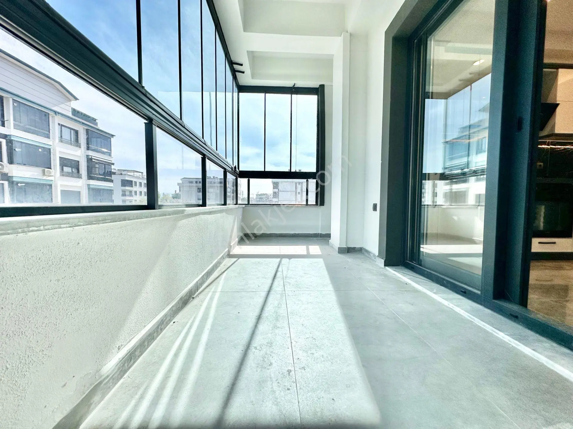 ꧁ay Emlaktan꧂akçay'da Denize 300 M Arakat Şık Tasarımlı Ebeveyn Banyolu Satılık 2+1 Ultra Lüx Daire — fotoğraf 8