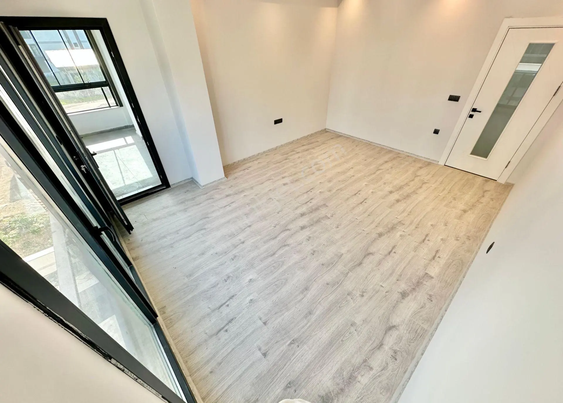 ꧁ay Emlaktan꧂akçay'da Denize 300 M Arakat Şık Tasarımlı Ebeveyn Banyolu Satılık 2+1 Ultra Lüx Daire — fotoğraf 16