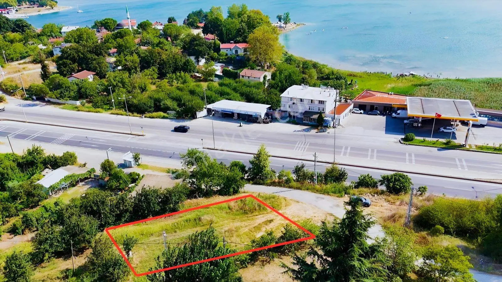 Aşagıdereköyde Sapanca Gölü Manzaralı Tarla