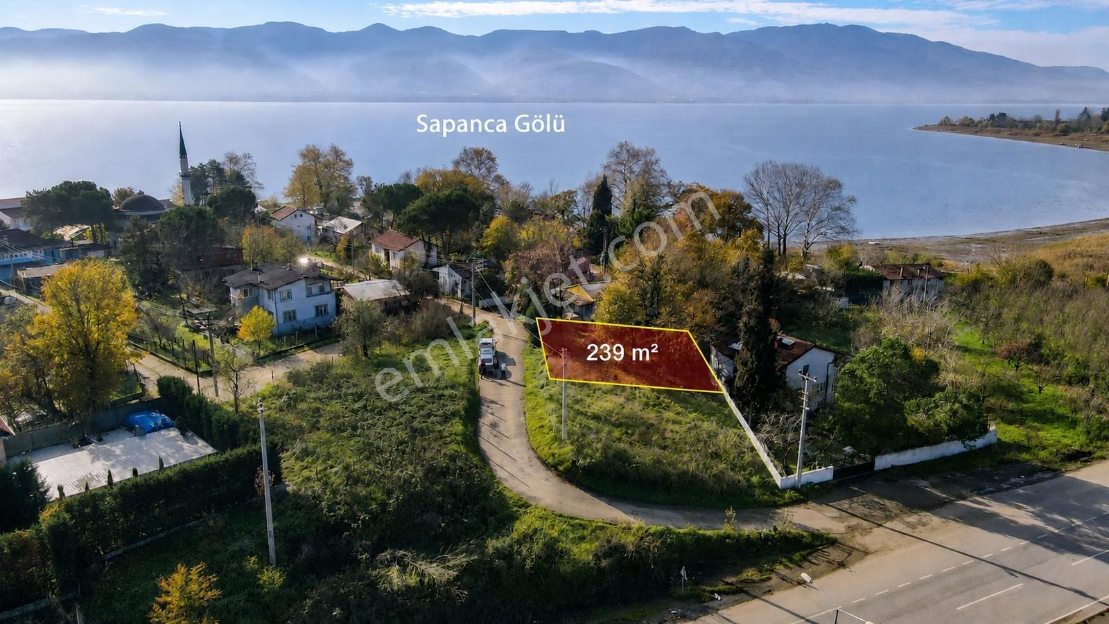 Aşağıdereköyde Sapanca Gölü Kenarı 239 M2 Arsa — fotoğraf 2
