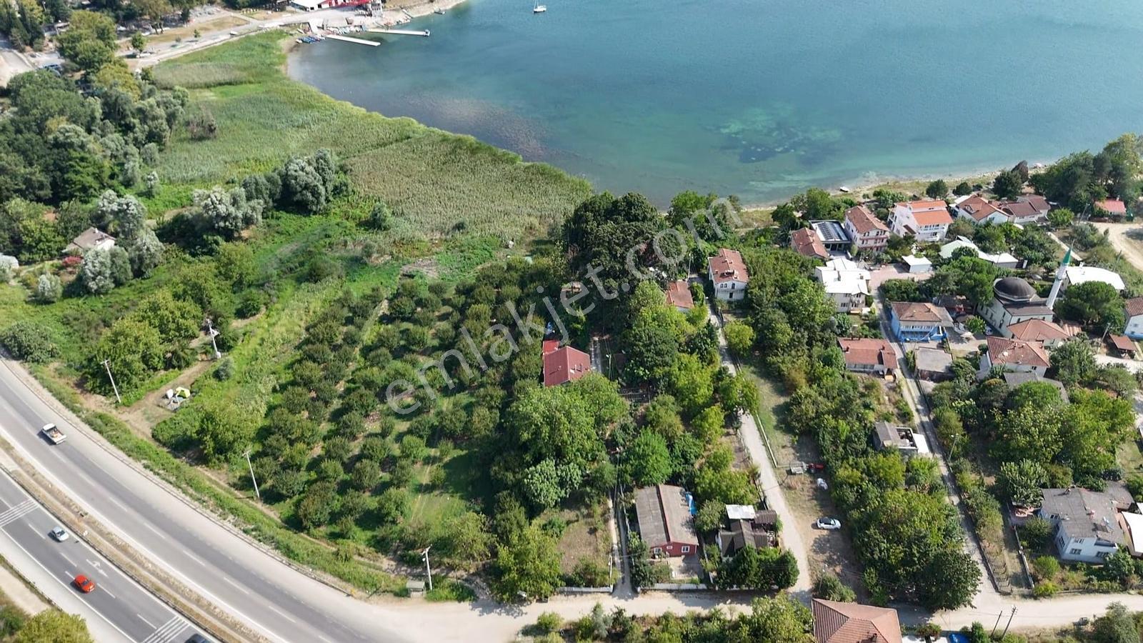 Aşağıdereköyde Sapanca Gölü Kenarı 239 M2 Arsa — fotoğraf 3