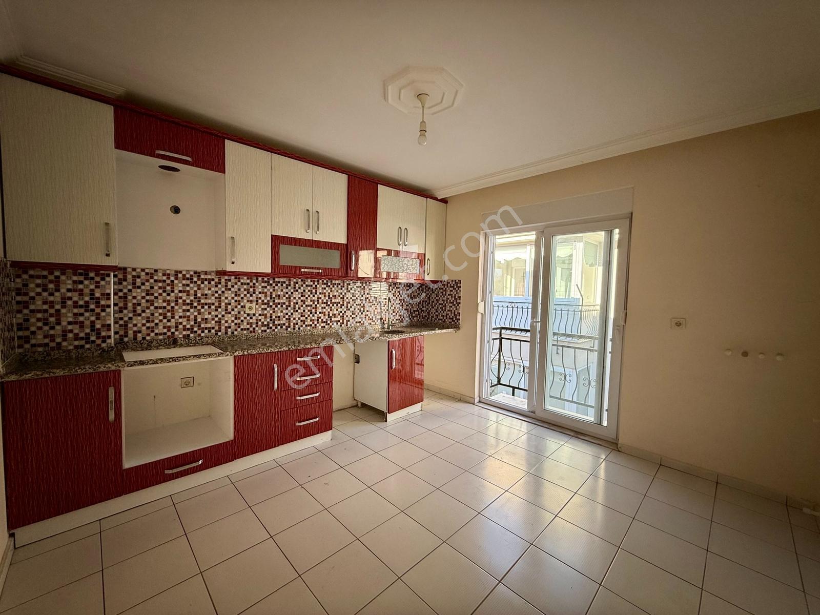 Fabrikalar'Da 2+1 Ayrı Mutfaklı Asansörlü Geniş, Önü Açık Daire
