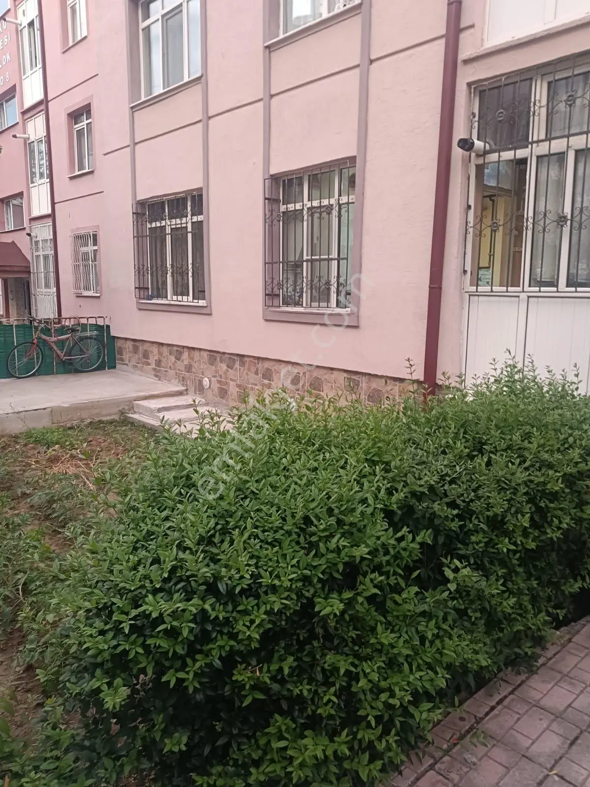Aydınlıkevler'De Satılık 3+1 Yüksek Giriş Daire