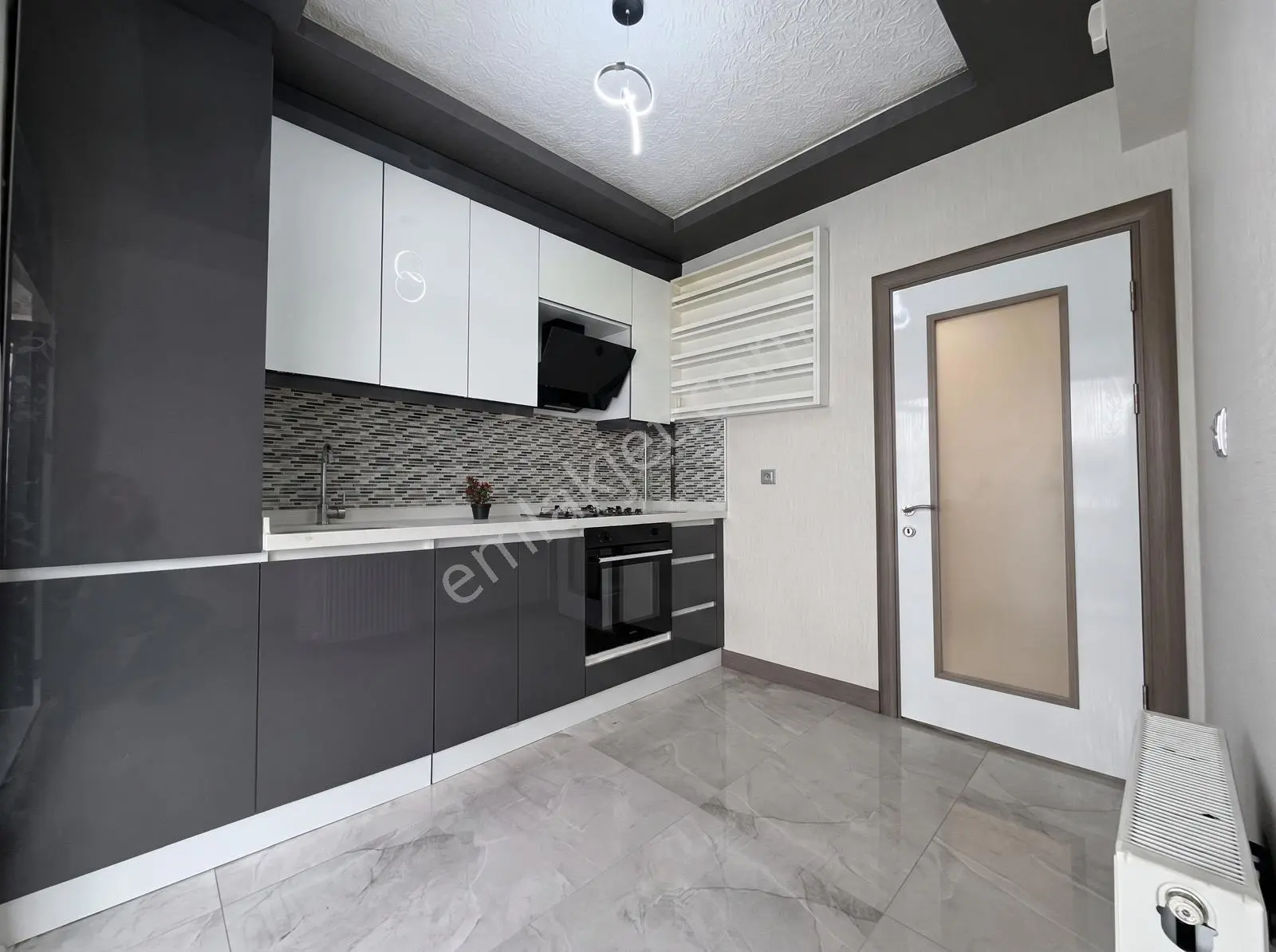 Yuv*** Masrafsız Park Cephe 3+1 Kredi Limitsiz Acil Satılık — fotoğraf 5