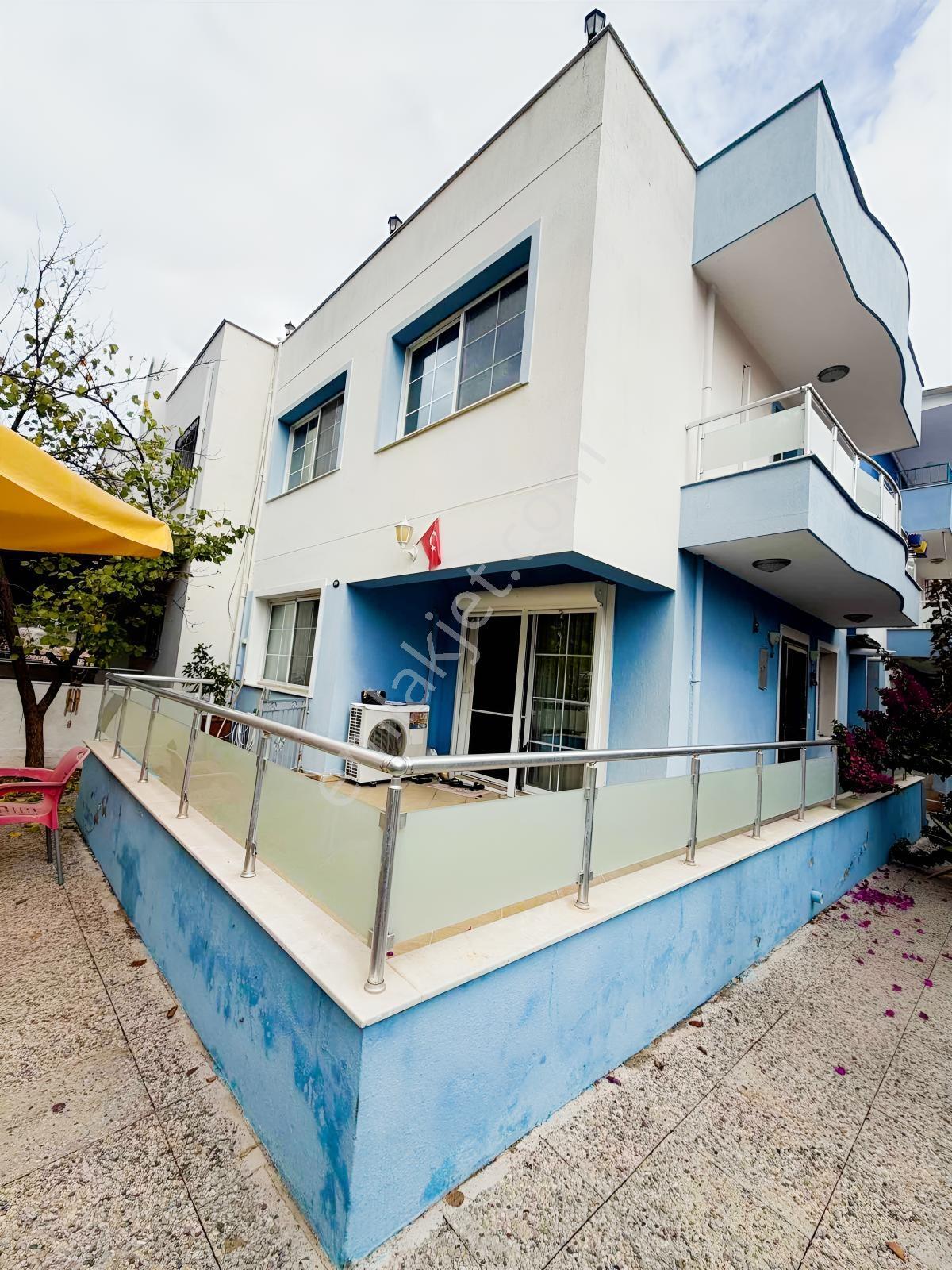 Yenifoça'Da Denize 150 Mt Mesafede Satılık 3+1 Teraslı Dubleks