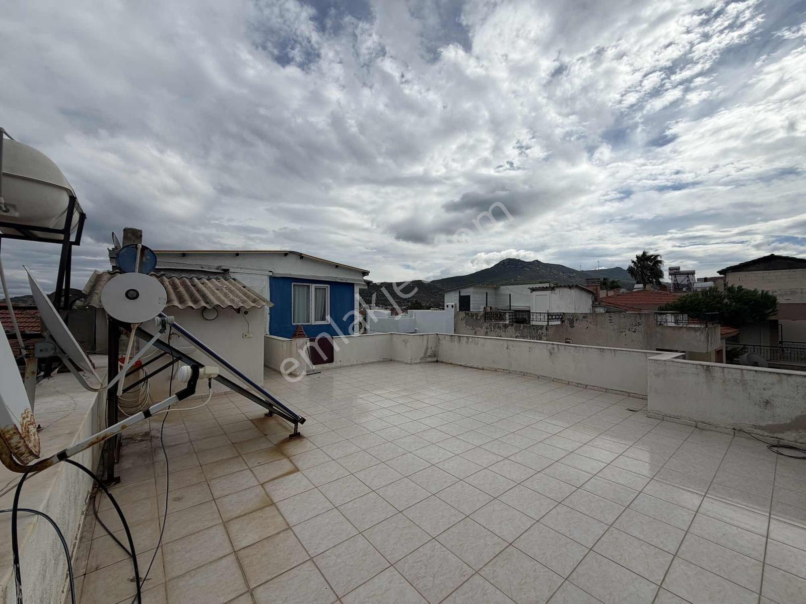 Yenifoça'da Denize 150 Mt Mesafede Satılık 3+1 Teraslı Dubleks — fotoğraf 31
