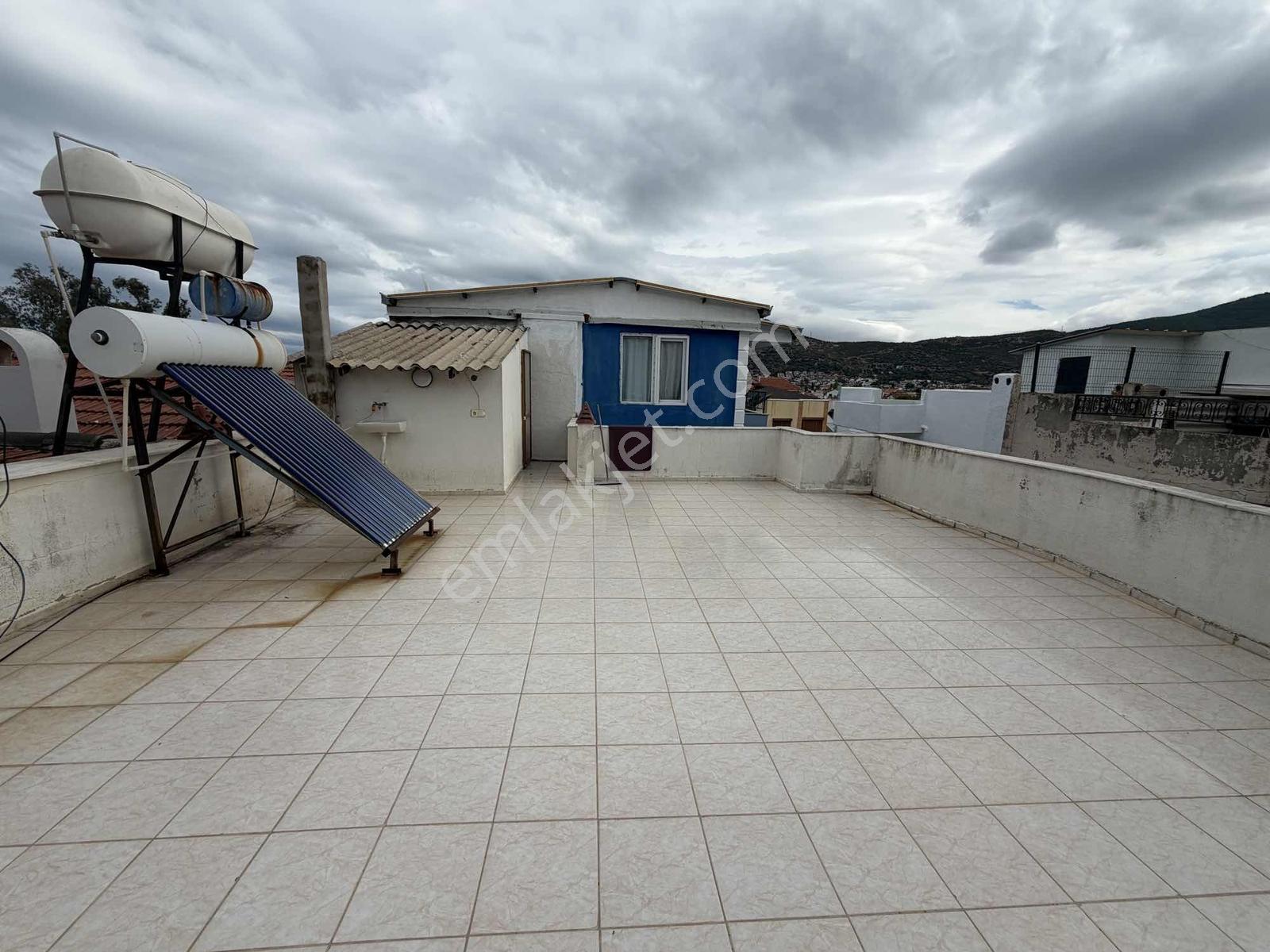 Yenifoça'da Denize 150 Mt Mesafede Satılık 3+1 Teraslı Dubleks — fotoğraf 33