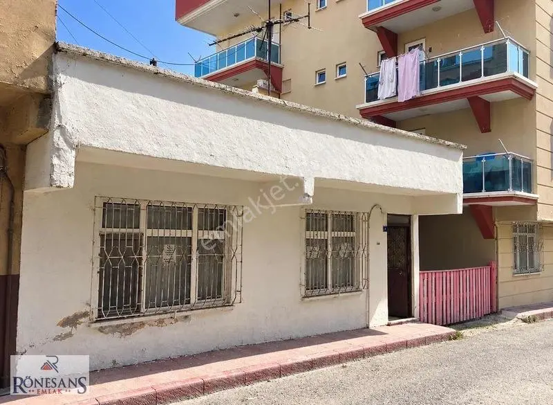Rönesans Emlaktan Tek Katlı Müstakil Ev — fotoğraf 2