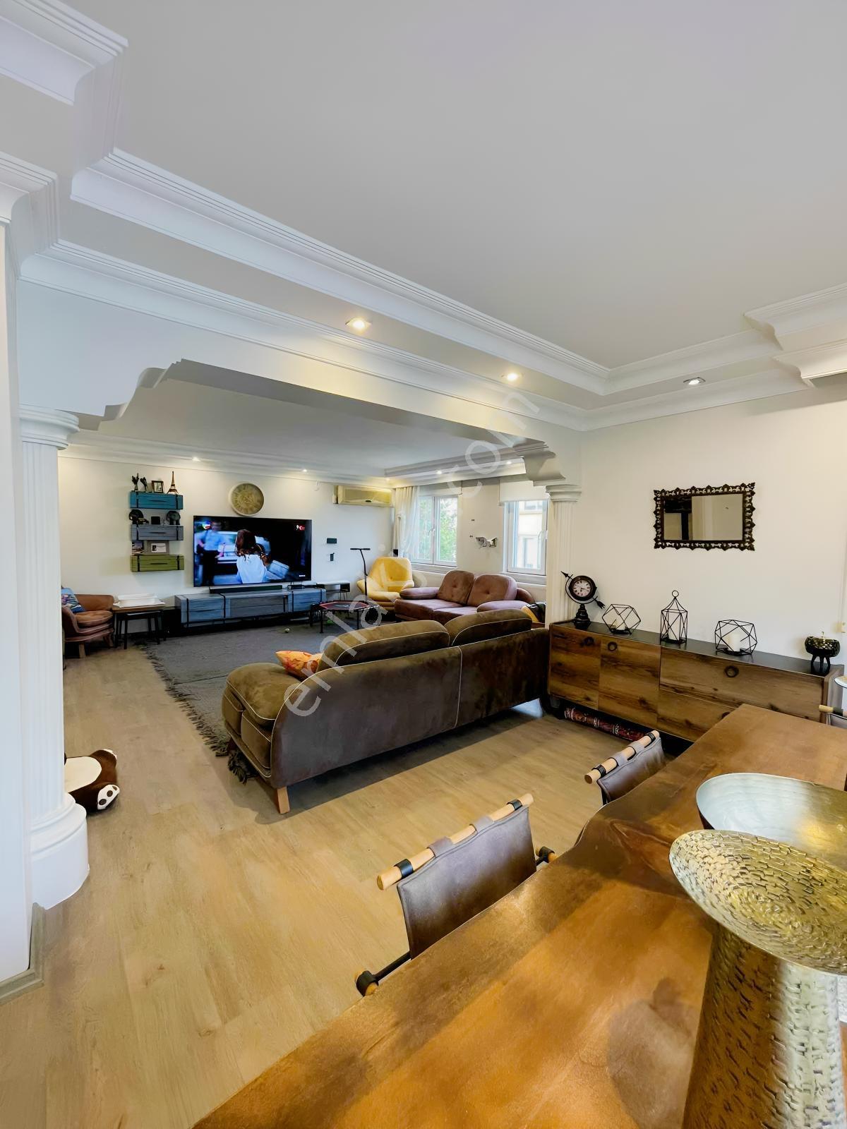 Net Premiumdan Lise Caddesinde 180M2 Komple Yenilenmiş 3+1 Daire