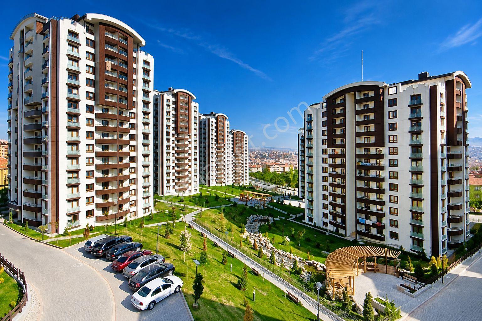 Keçiören Divan Konutlarında Satılık Yüksek Katta 4+1