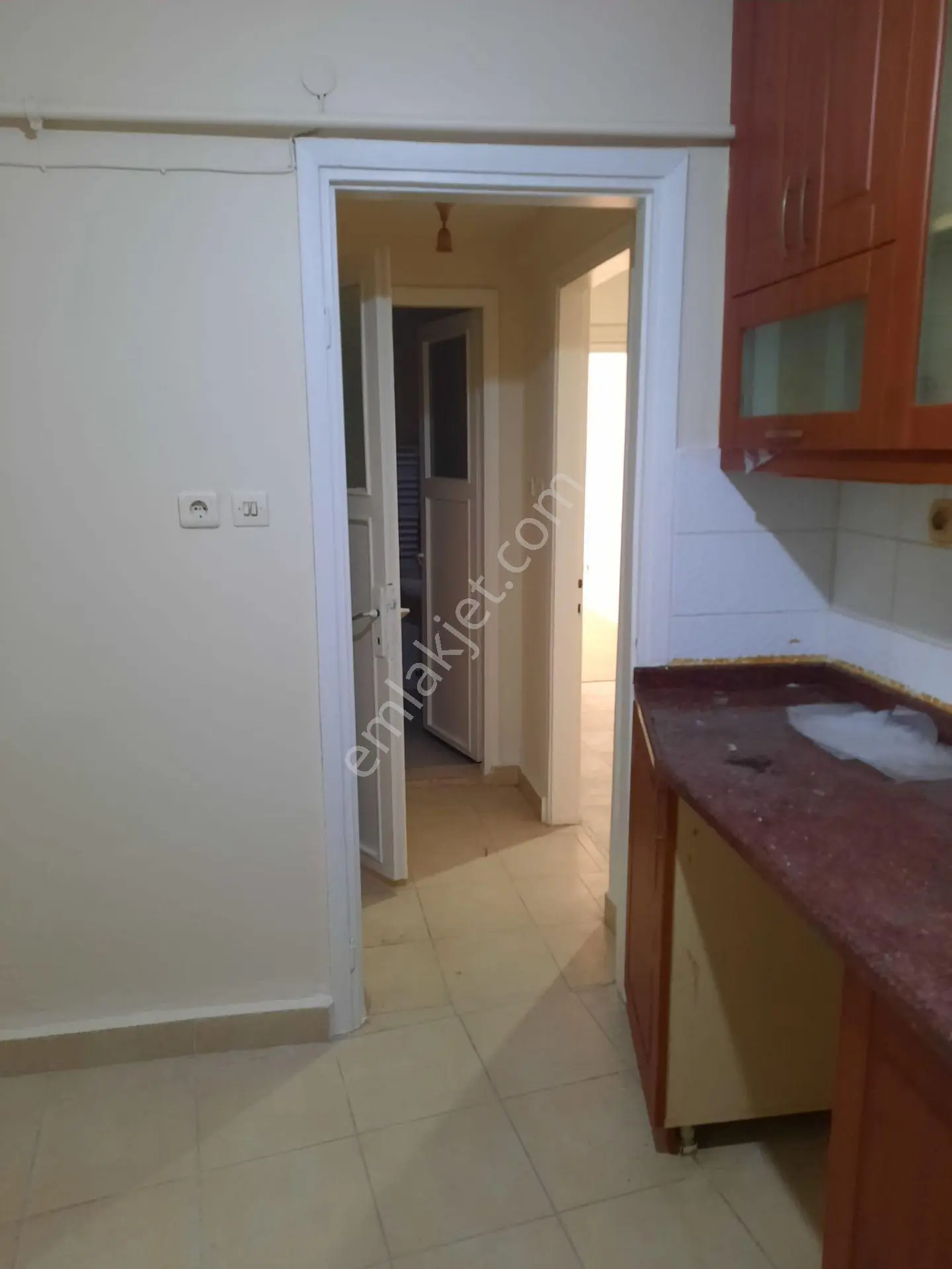 Üsküdar Merkezde Ğiriş Kat Cazip Fiyat