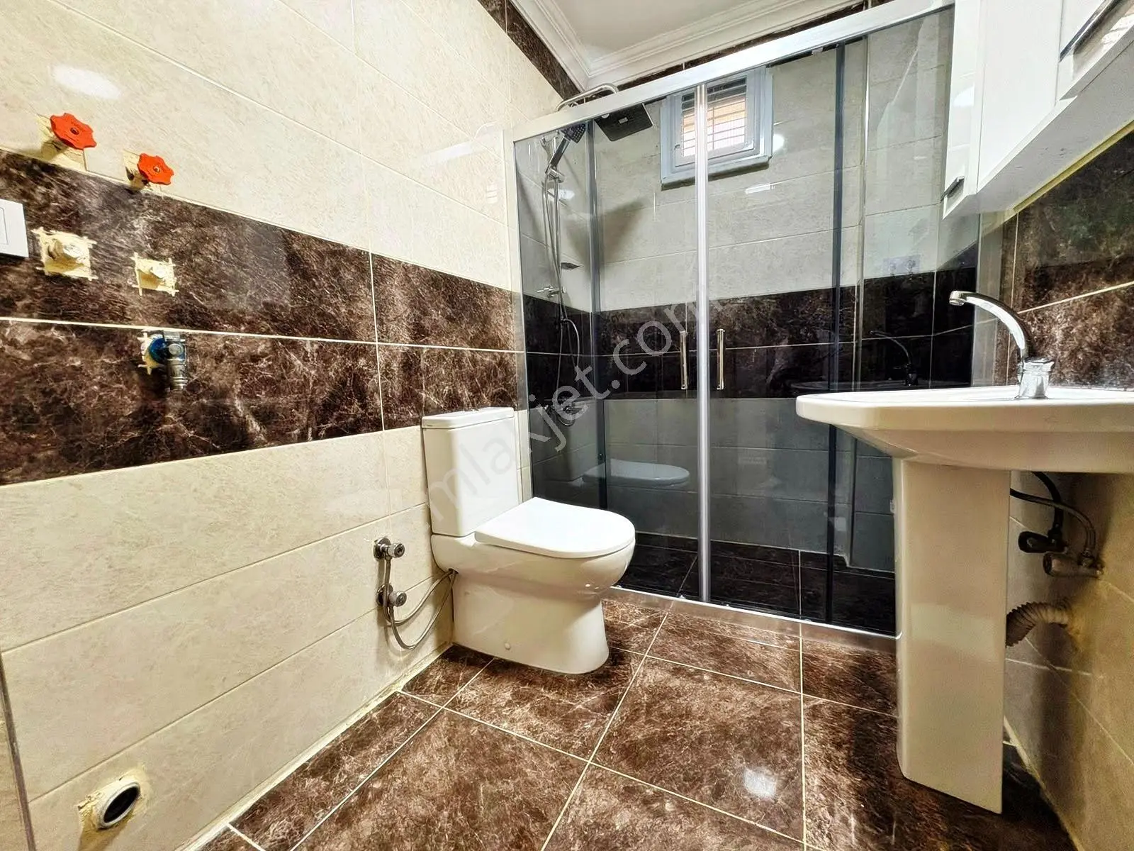 Aktiften Akçay'da Satılık Çift Balkonlu Doğalgazlı Asansörlü Lüx 2+1 Daire — fotoğraf 30