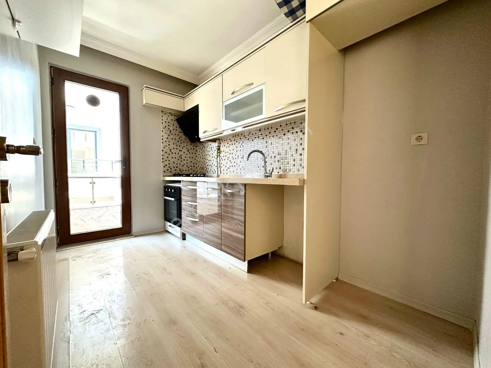Referans'tan Altınkum'da Ayrı Mutfak Ön Cephe Fırsat Modern Tasarımlı 2+1 Daire — fotoğraf 12