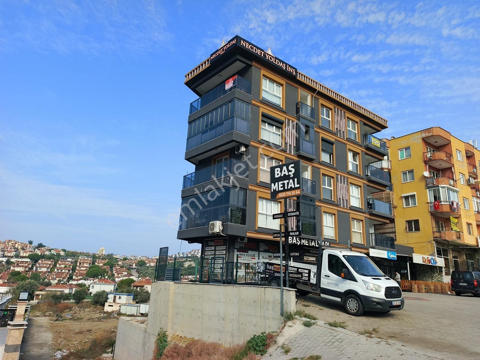 Kuşadasında Deniz Manzaralı 2+1 Satılık Daire — fotoğraf 2