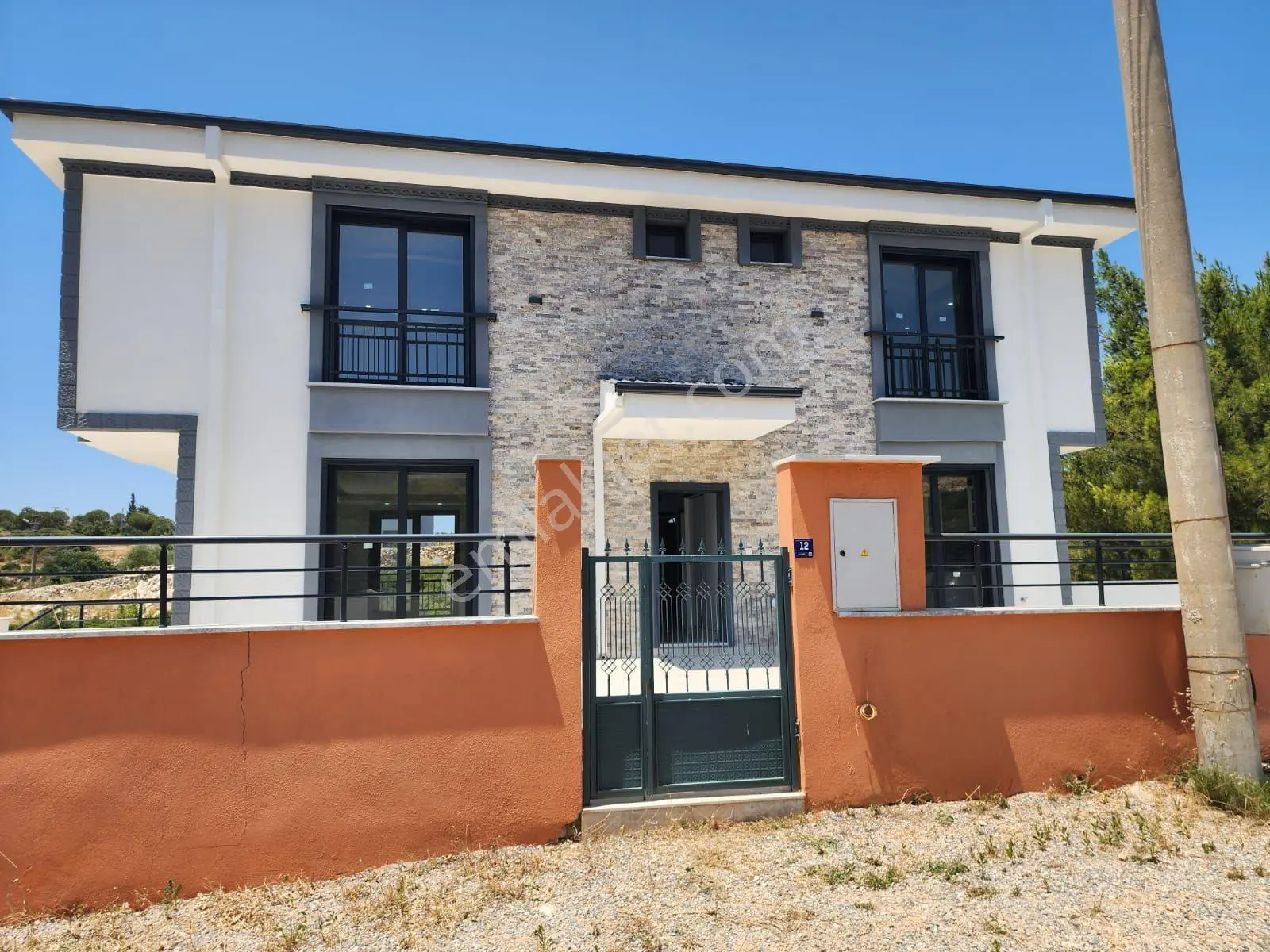 Satılık 5+1 Tam Müstakil + 2+1 Dairesi Olan Lüks Villa