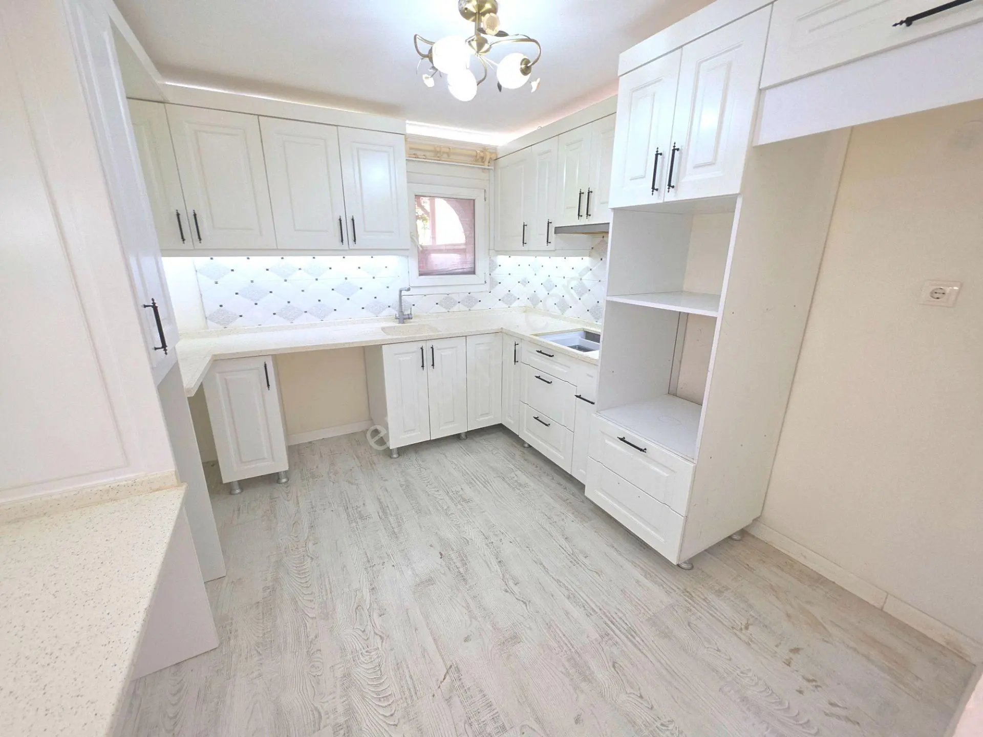 Satılık 3+1 Villa Sağtur Denize 600 Metre — fotoğraf 33