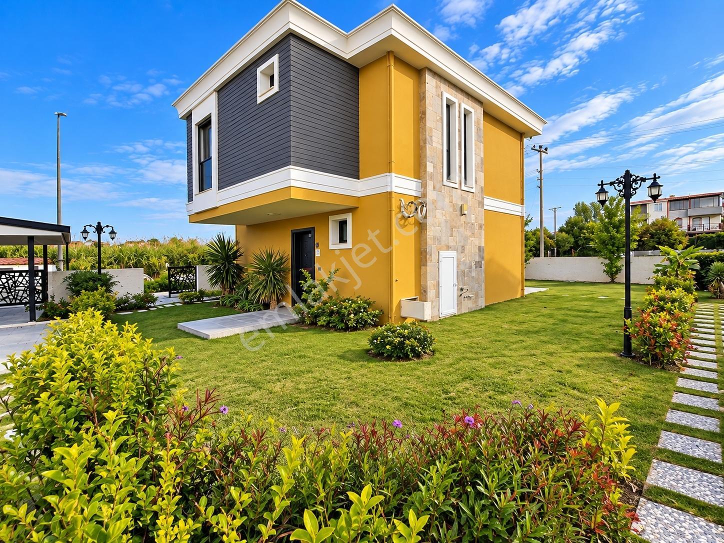 Kuşadası Davutlar Sahil Sitelerinde 3+1 Satılık Müstakil Villa — fotoğraf 2