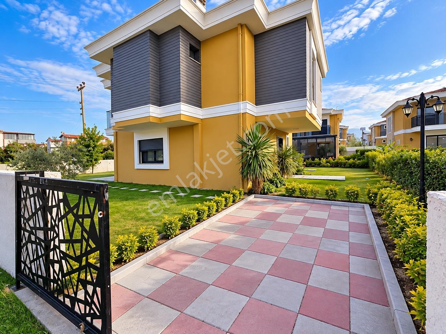Kuşadası Davutlar Sahil Sitelerinde 3+1 Satılık Müstakil Villa — fotoğraf 4