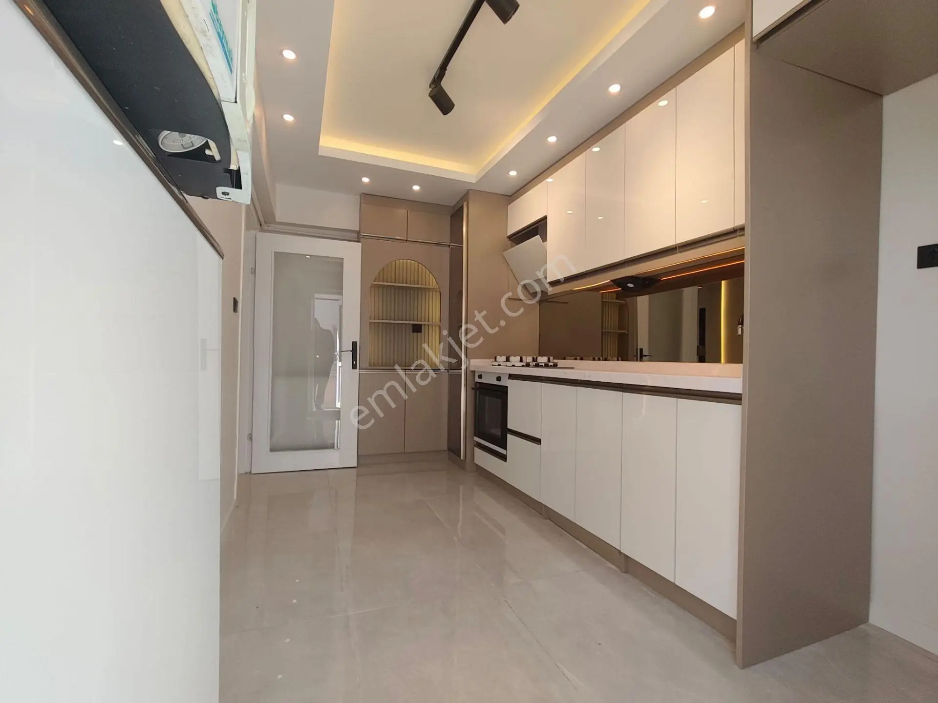 Yılmaz Gayrimenkul Plevene Mh 3+1Arakat Lüx Yapılı 3.975Pz 130M2