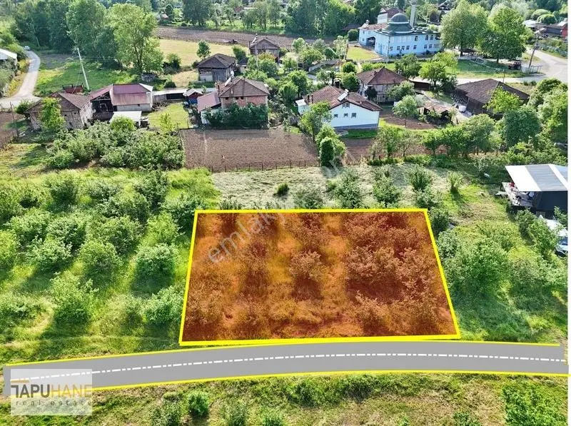 Tapuhaneden Aşagı Çalıca Köy Merkezinde 450 M2 İmarlı Arsa