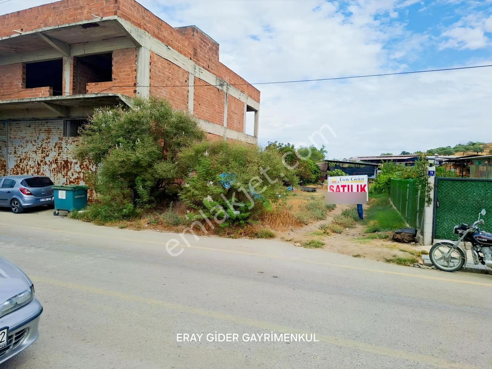 2 Kat İmarlı-hayvan Damı Ve Ana Yol-elektrik Su Kurulu Düzen Haz