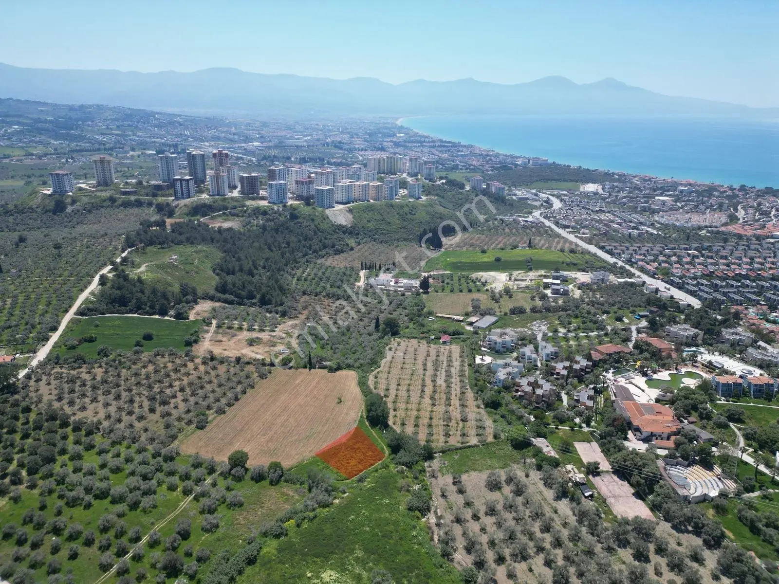 Kuşadasında Merkeze Yakın Villa İmarlı Satılık Arsa