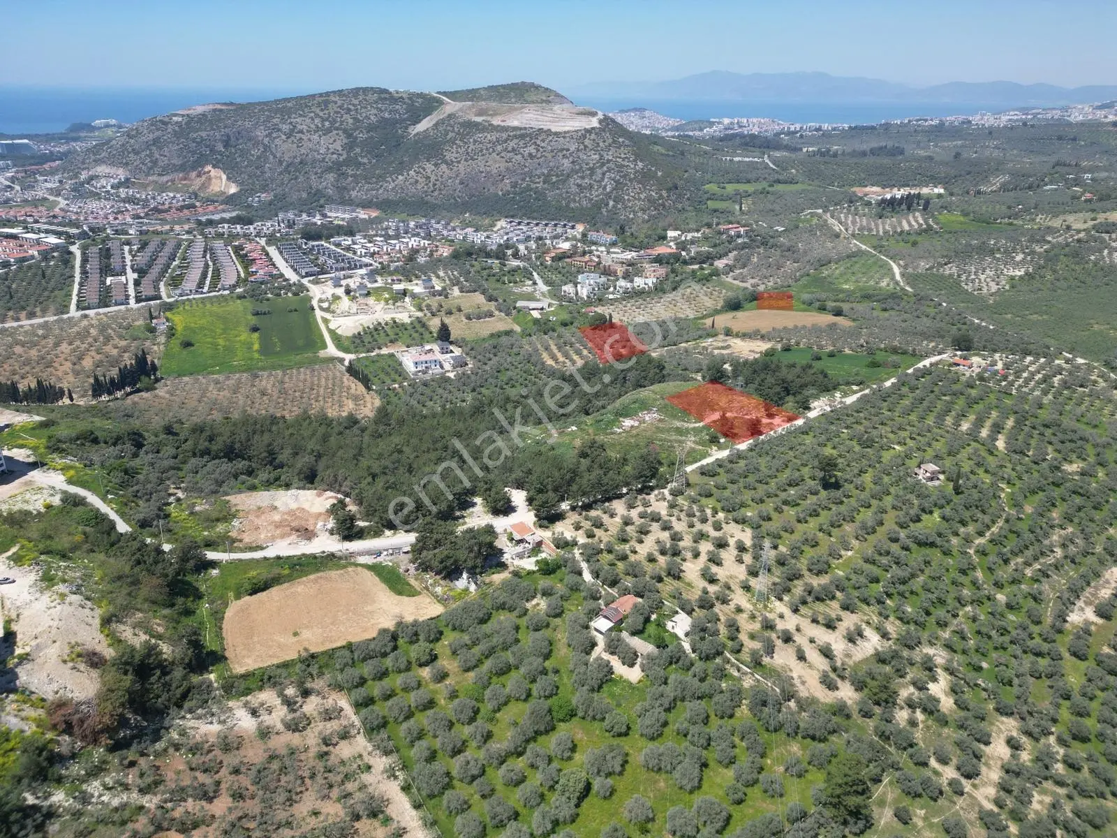 Kuşadasında Merkeze Yakın Villa İmarlı Satılık Arsa — fotoğraf 2
