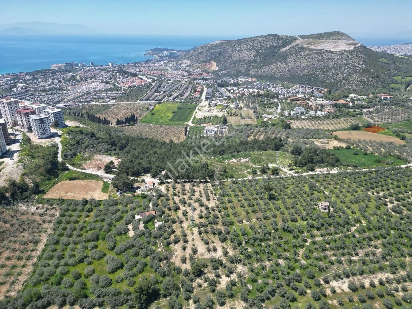 Kuşadasında Merkeze Yakın Villa İmarlı Satılık Arsa — fotoğraf 3