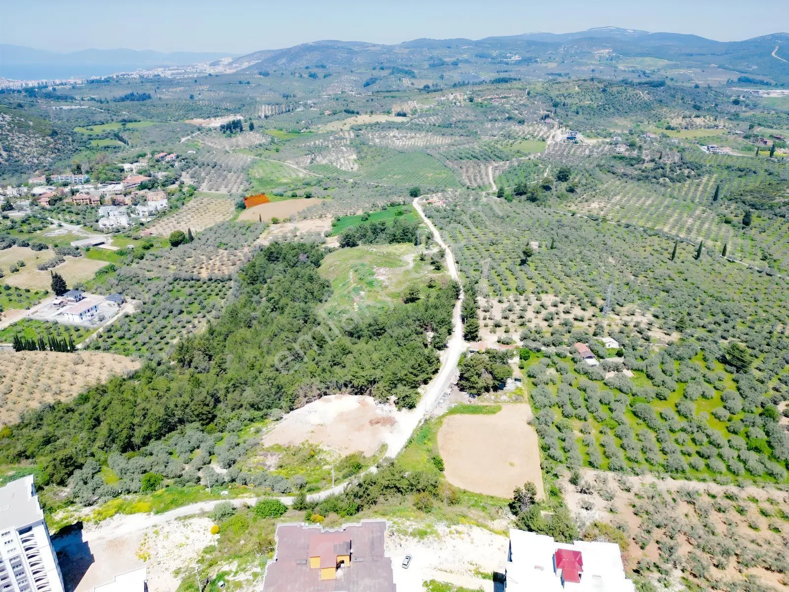Kuşadasında Merkeze Yakın Villa İmarlı Satılık Arsa — fotoğraf 4