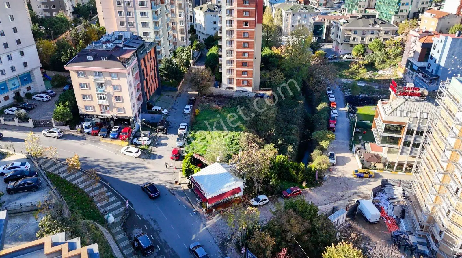 Atasehır"de Merkezi Konumda Projesı Hazır Arsa — fotoğraf 2