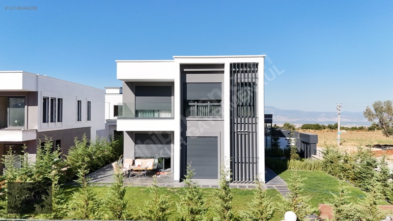 Lansmana Özel 480M2 Arsa İçerisinde Müstakil Havuzlu Villalar