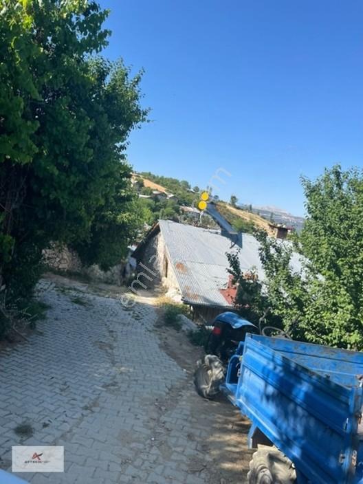 Başyayla Üzümlü Mahallesi'nde 1.252 M² Arsa İçerisinde Kerpiç Ev — fotoğraf 15