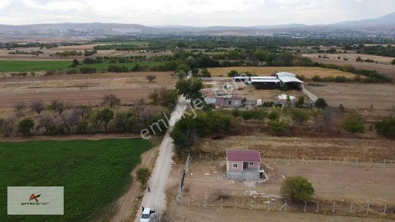 Gödene'de 3.204m2 Müstakil Tapulu- Yola Cepheli Suyu Önünde — fotoğraf 2