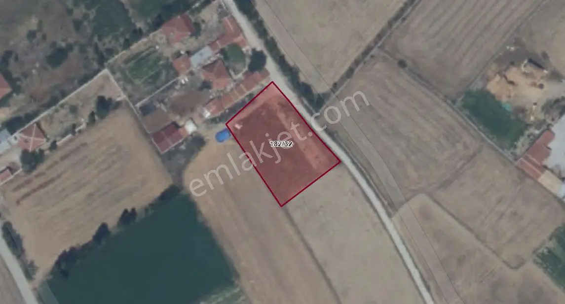 A-k Emlaktan Ortaköyde 1521 M2 Satılık Tarla
