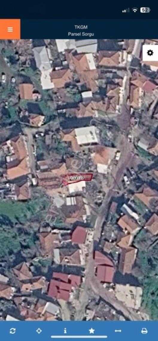 Kemalpaşa Sarılar Köyünde Avlulu Kerpiç Ev