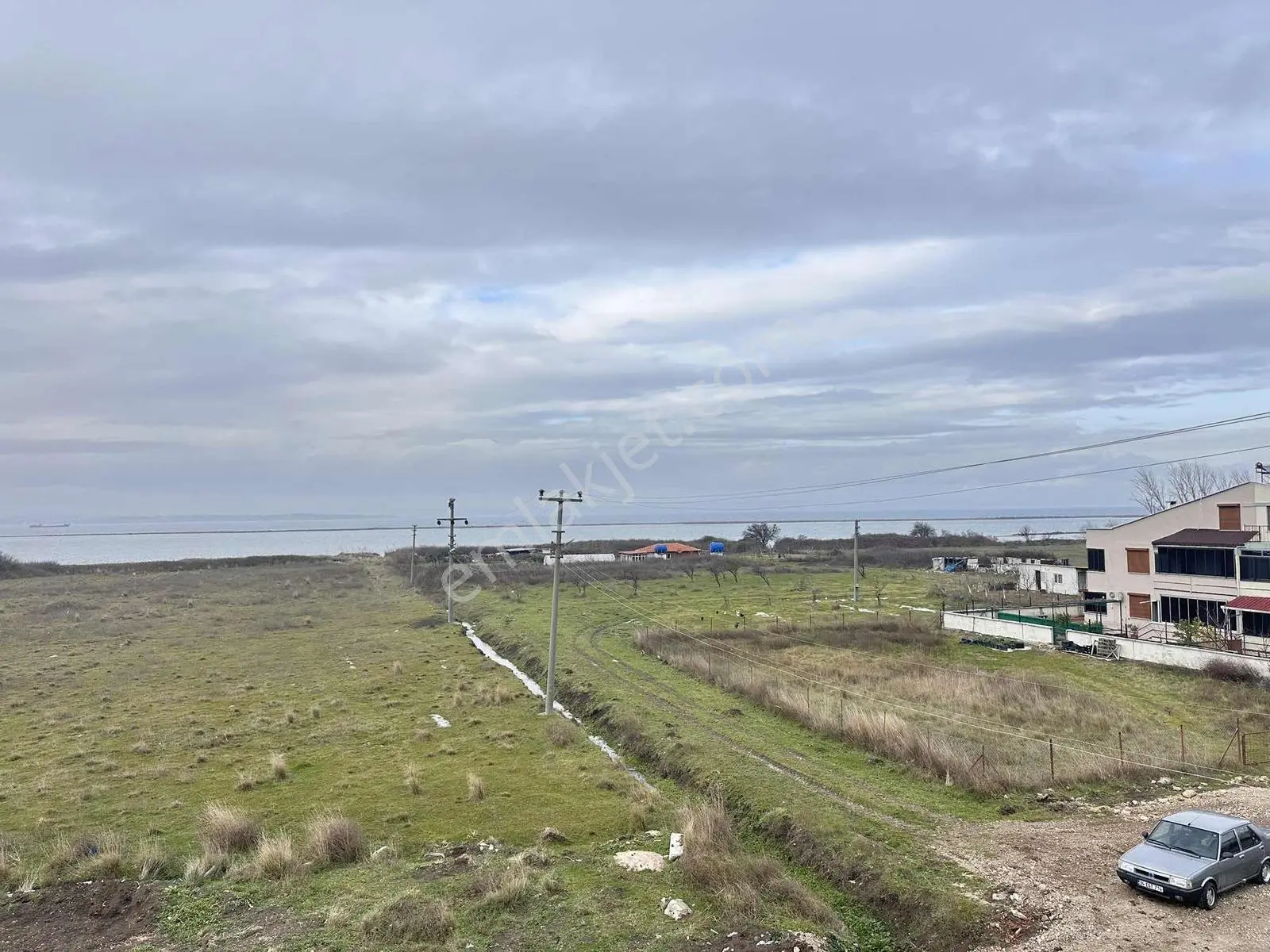 Lapseki Çardakta Denize 100 Metre Güney Batı Cepheli Köşe Parsel