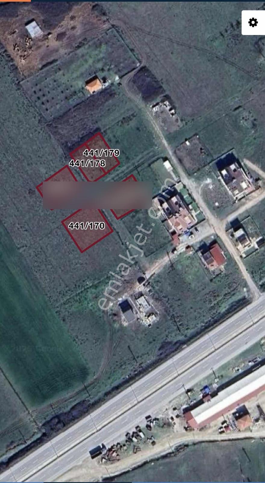 Lapseki Çardakta Denize 100 Metre Güney Batı Cepheli Köşe Parsel — fotoğraf 3