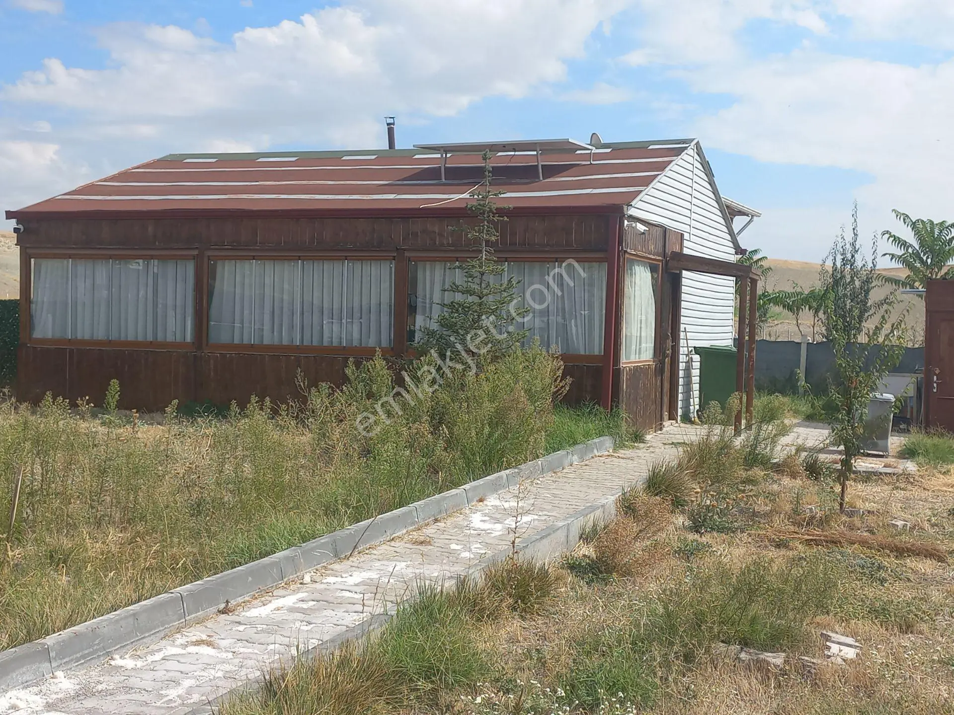Ayaş Gökler Mahallesinde Eskişehir Yoluna 3 Km Mesafede 45 M² 2+1 Yaşam Alanılı...