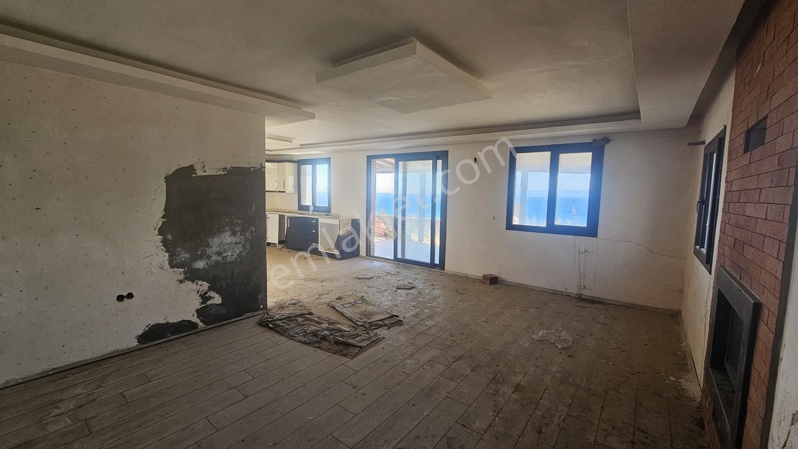 Akarcada Denize Sıfır, Emsal 0.20 İmarlı 199 M² Arsa — fotoğraf 8