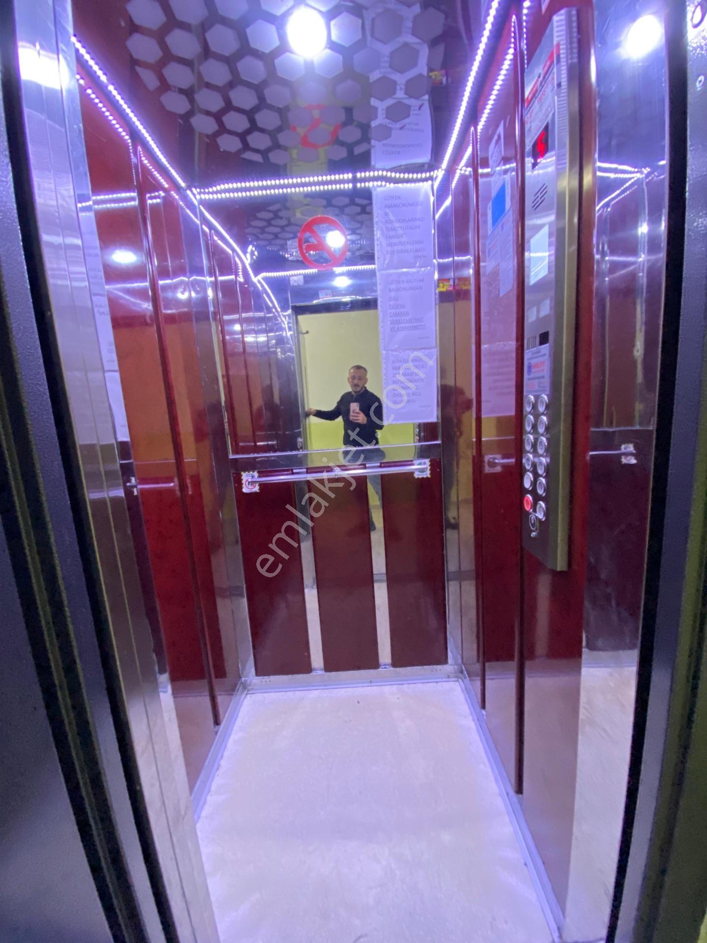 Furkan Emlak’tan Kışla Mah 3+1 8.kat 120m2 Cam Balkonlu Ara Kat Krediye Uygun Site İçi Fırsat Daire — fotoğraf 24