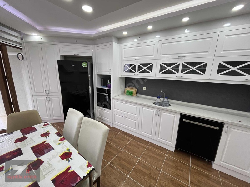 Yavuz Sultan Selim Caddesine Cepheli Satılık 4+1 Daire — fotoğraf 6