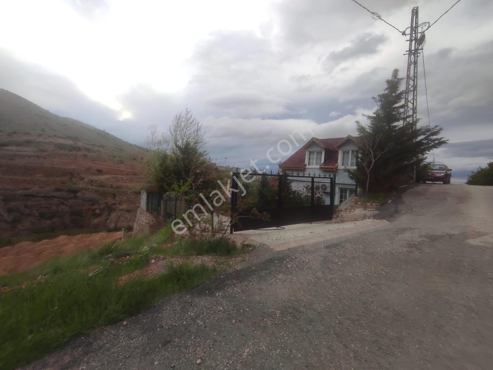 Pex Ankadan Yeşilyurt Hıroğlunda Satılık 1284 M² İmarlı Arsa