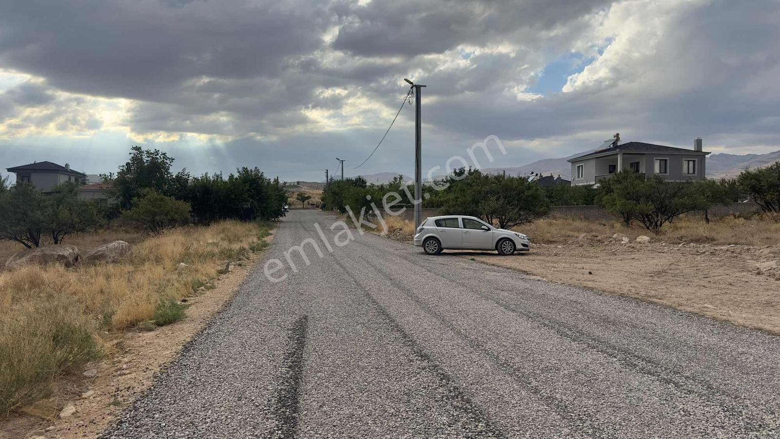 Emin Emlak Fertek 400m2 Villa İmarlı Harika Konum Satılık Arsa — fotoğraf 3