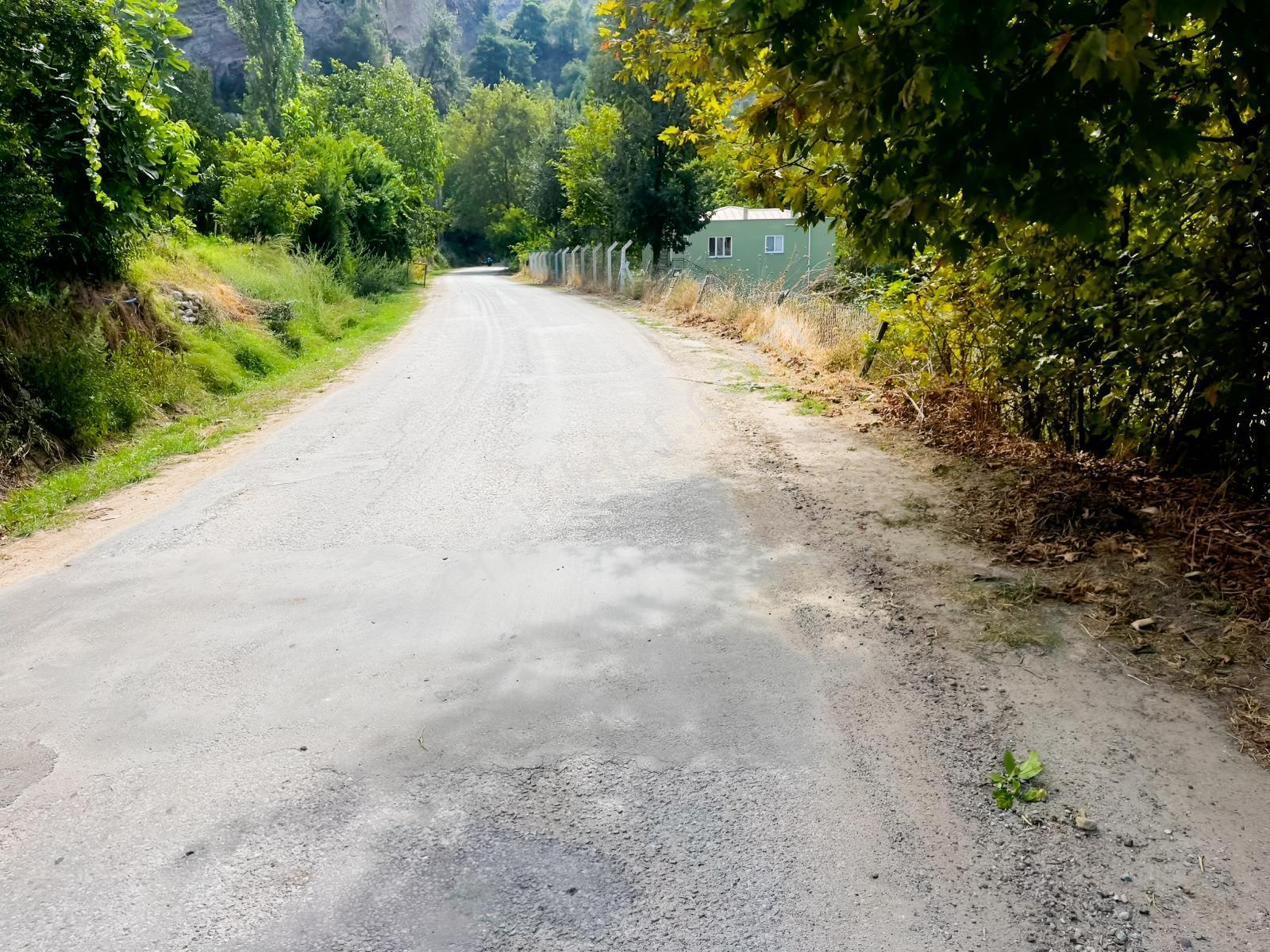 Doğayla İç İçe, Asfalt Yola Cepheli 2051 M² İmarlı Arsa! — fotoğraf 6