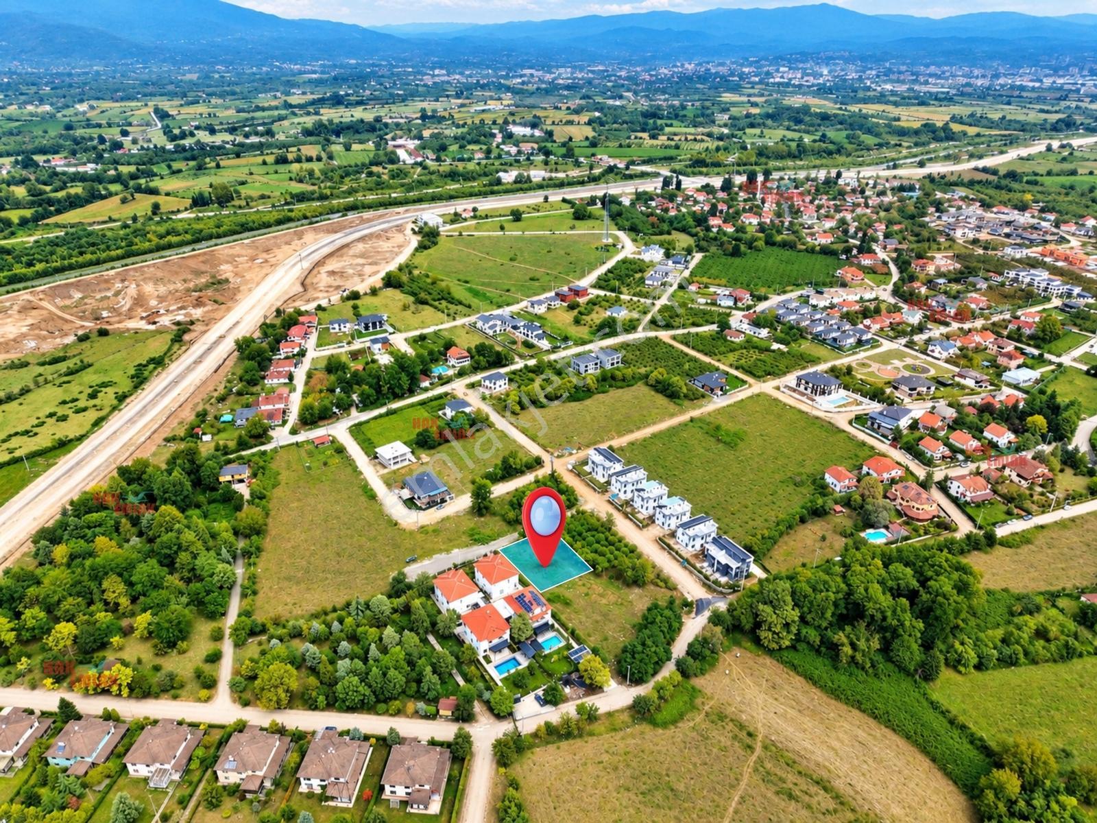 Hak Emlaktan Sarayyeri Mahde Mükemmel Konumda Satılık 600m² Arsa — fotoğraf 10